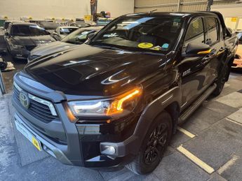 Toyota Hi Lux 2.8 INVINCIBLE X 4WD D-4D DCB Automatic