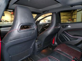 MERCEDES-BENZ GLA-CLASS 2.0 GLA250 4MATIC AMG LINE PREMIUM PLUS 5DR Semi Automatic