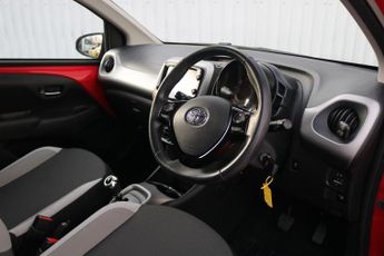 TOYOTA AYGO HATCHBACK 1.0 VVT-I X-PLAY X-SHIFT 5DR Semi Automatic