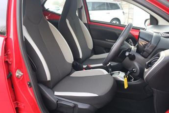 TOYOTA AYGO HATCHBACK 1.0 VVT-I X-PLAY X-SHIFT 5DR Semi Automatic