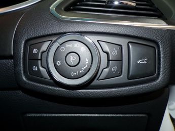 FORD EDGE 2.0 TITANIUM TDCI 5DR Automatic