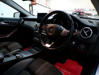 MERCEDES-BENZ GLA-CLASS 1.6 GLA 180 URBAN EDITION 5DR Automatic