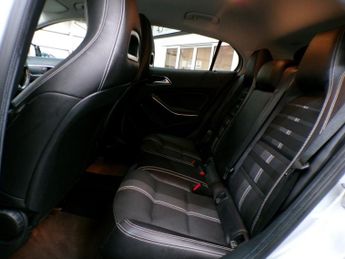 MERCEDES-BENZ GLA-CLASS 1.6 GLA 180 URBAN EDITION 5DR Automatic