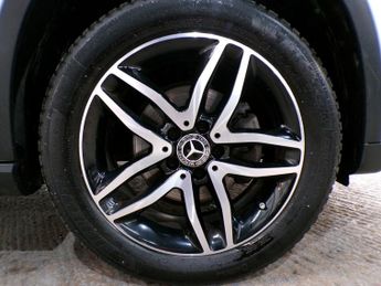 MERCEDES-BENZ GLA-CLASS 1.6 GLA 180 URBAN EDITION 5DR Automatic