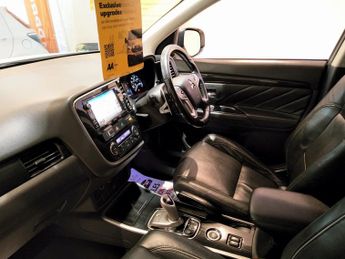 MITSUBISHI OUTLANDER 2.0 PHEV GX 4HS 5DR SEMI AUTOMATIC