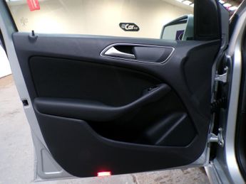 MERCEDES-BENZ B-CLASS 1.5 B180 CDI BLUEEFFICIENCY SE 5DR Automatic