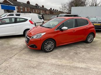 Peugeot 208 1.2 PURETECH ALLURE 5DR