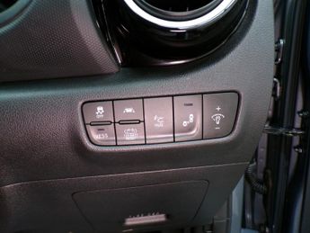 HYUNDAI KONA 1.6 GDI PREMIUM SE 5DR Semi Automatic