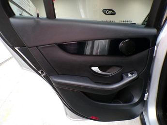 MERCEDES-BENZ GLC-CLASS 2.0 GLC 220 D 4MATIC SPORT 5DR Automatic