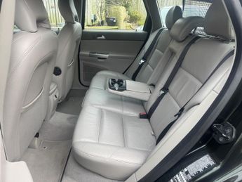 VOLVO V50 2.0 D SE 5DR Manual