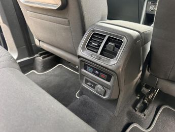 VOLKSWAGEN TIGUAN ALLSPACE 2.0 SE NAV TDI 4MOTION DSG 5DR SEMI AUTOMATIC