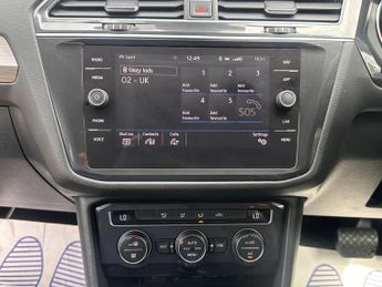 VOLKSWAGEN TIGUAN ALLSPACE 2.0 SE NAV TDI 4MOTION DSG 5DR SEMI AUTOMATIC