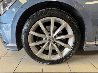 VOLKSWAGEN PASSAT 2.0 R LINE TDI BLUEMOTION TECHNOLOGY DSG 5DR Semi Automatic