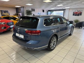VOLKSWAGEN PASSAT 2.0 R LINE TDI BLUEMOTION TECHNOLOGY DSG 5DR Semi Automatic