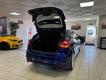 FORD FOCUS 1.5 ZETEC S 5DR