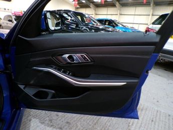 BMW 3 SERIES 3.0 330D M SPORT 4DR Automatic