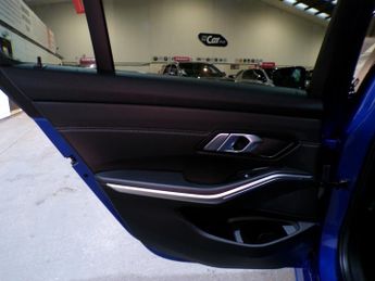 BMW 3 SERIES 3.0 330D M SPORT 4DR Automatic