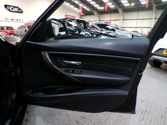 BMW 3 SERIES 3.0 330D LUXURY 4DR Automatic