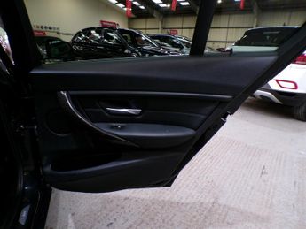 BMW 3 SERIES 3.0 330D LUXURY 4DR Automatic