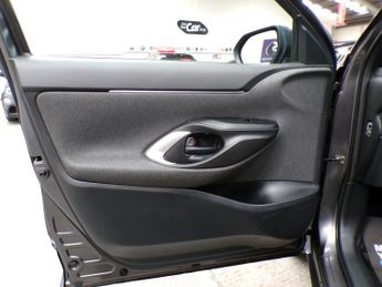 TOYOTA YARIS CROSS 1.5 DESIGN FHEV 5DR Automatic