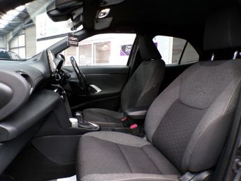 TOYOTA YARIS CROSS 1.5 DESIGN FHEV 5DR Automatic