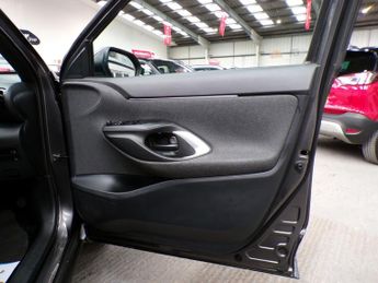 TOYOTA YARIS CROSS 1.5 DESIGN FHEV 5DR Automatic