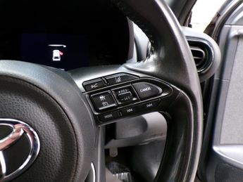 TOYOTA YARIS CROSS 1.5 DESIGN FHEV 5DR Automatic