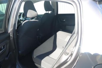 TOYOTA YARIS HYBRID ELECTRIC HAT 1.5 VVT-I DESIGN 5DR CVT