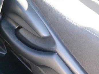 TOYOTA YARIS HYBRID ELECTRIC HAT 1.5 VVT-I DESIGN 5DR CVT