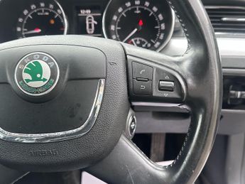 SKODA SUPERB 2.0 ELEGANCE TDI CR 5DR Manual