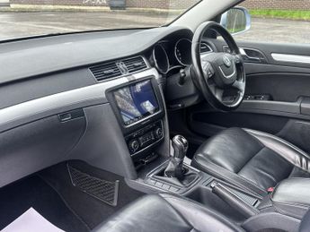 SKODA SUPERB 2.0 ELEGANCE TDI CR 5DR Manual