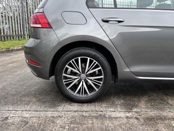 VOLKSWAGEN GOLF 1.6 SE TDI BLUEMOTION TECHNOLOGY DSG 5DR Semi Automatic