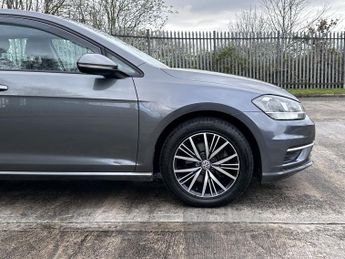 VOLKSWAGEN GOLF 1.6 SE TDI BLUEMOTION TECHNOLOGY DSG 5DR Semi Automatic
