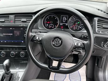 VOLKSWAGEN GOLF 1.6 SE TDI BLUEMOTION TECHNOLOGY DSG 5DR Semi Automatic