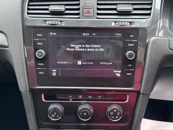 VOLKSWAGEN GOLF 1.6 SE TDI BLUEMOTION TECHNOLOGY DSG 5DR Semi Automatic