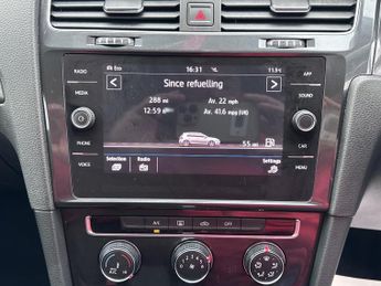 VOLKSWAGEN GOLF 1.6 SE TDI BLUEMOTION TECHNOLOGY DSG 5DR Semi Automatic