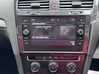 VOLKSWAGEN GOLF 1.6 SE TDI BLUEMOTION TECHNOLOGY DSG 5DR Semi Automatic