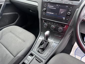 VOLKSWAGEN GOLF 1.6 SE TDI BLUEMOTION TECHNOLOGY DSG 5DR Semi Automatic