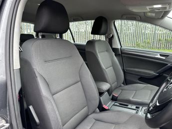 VOLKSWAGEN GOLF 1.6 SE TDI BLUEMOTION TECHNOLOGY DSG 5DR Semi Automatic
