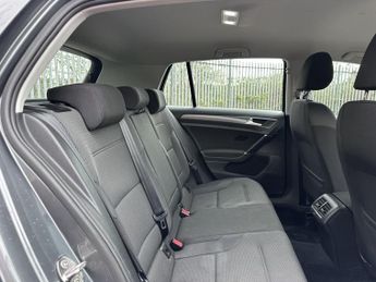 VOLKSWAGEN GOLF 1.6 SE TDI BLUEMOTION TECHNOLOGY DSG 5DR Semi Automatic
