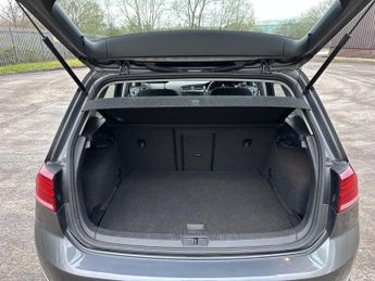 VOLKSWAGEN GOLF 1.6 SE TDI BLUEMOTION TECHNOLOGY DSG 5DR Semi Automatic