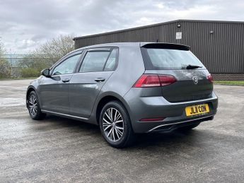 VOLKSWAGEN GOLF 1.6 SE TDI BLUEMOTION TECHNOLOGY DSG 5DR Semi Automatic