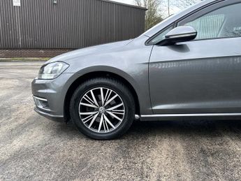 VOLKSWAGEN GOLF 1.6 SE TDI BLUEMOTION TECHNOLOGY DSG 5DR Semi Automatic