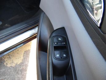 VAUXHALL CORSA 1.4 SE NAV 5DR AUTOMATIC