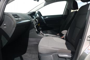 VOLKSWAGEN GOLF HATCHBACK 1.4 SE NAVIGATION TSI BLUEMOTION TECHNOLOGY DSG 5DR Semi Automat