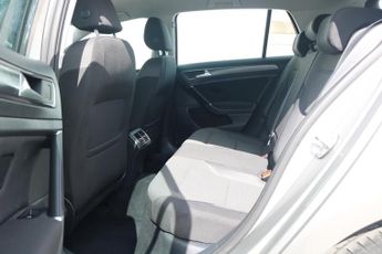 VOLKSWAGEN GOLF HATCHBACK 1.4 SE NAVIGATION TSI BLUEMOTION TECHNOLOGY DSG 5DR Semi Automat
