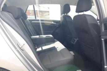 VOLKSWAGEN GOLF HATCHBACK 1.4 SE NAVIGATION TSI BLUEMOTION TECHNOLOGY DSG 5DR Semi Automat
