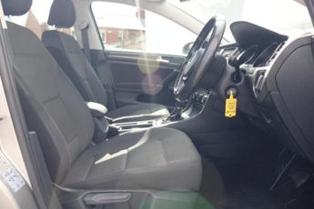 VOLKSWAGEN GOLF HATCHBACK 1.4 SE NAVIGATION TSI BLUEMOTION TECHNOLOGY DSG 5DR Semi Automat