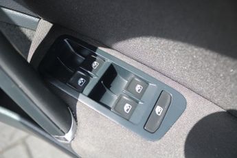 VOLKSWAGEN GOLF HATCHBACK 1.4 SE NAVIGATION TSI BLUEMOTION TECHNOLOGY DSG 5DR Semi Automat