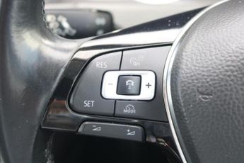 VOLKSWAGEN GOLF HATCHBACK 1.4 SE NAVIGATION TSI BLUEMOTION TECHNOLOGY DSG 5DR Semi Automat